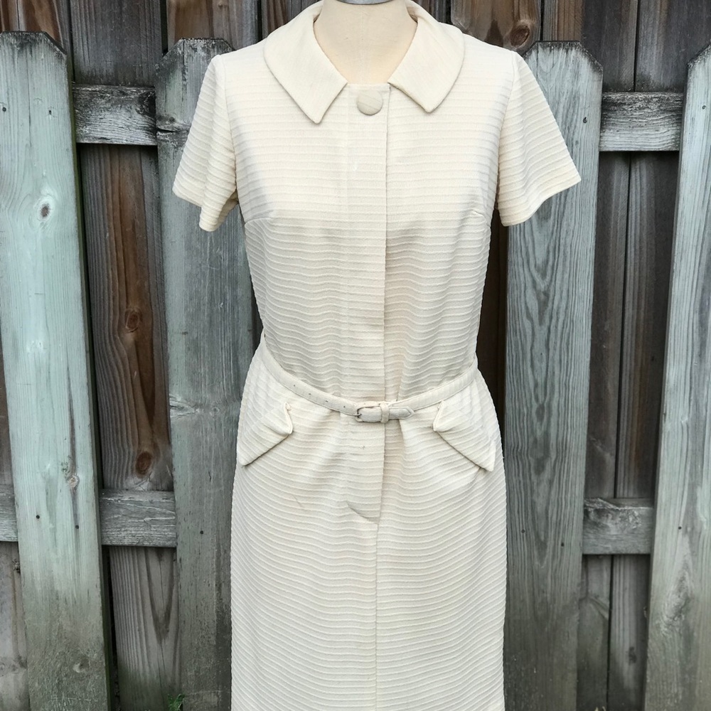 Vintage shortsleeved dress with with belt
